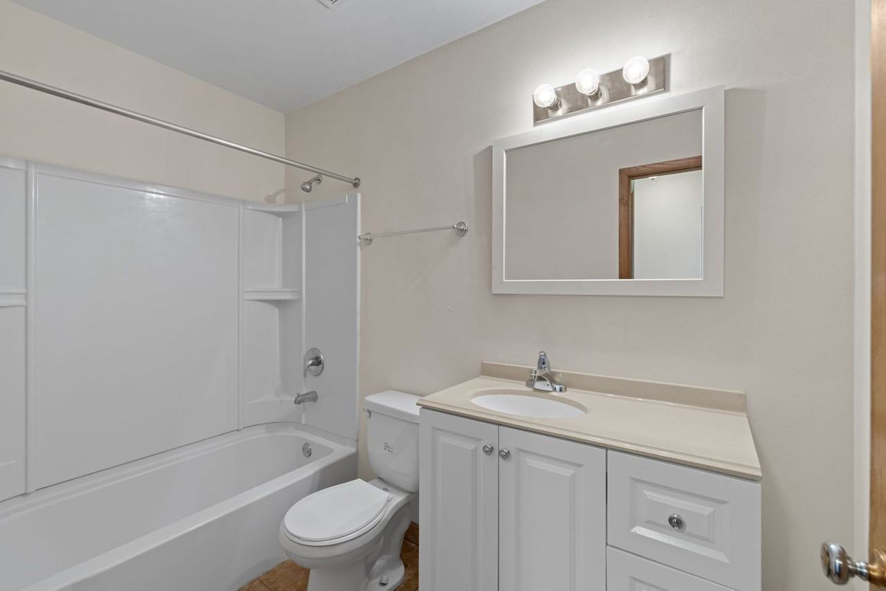 Appleton Apts - Photo 5 of 6