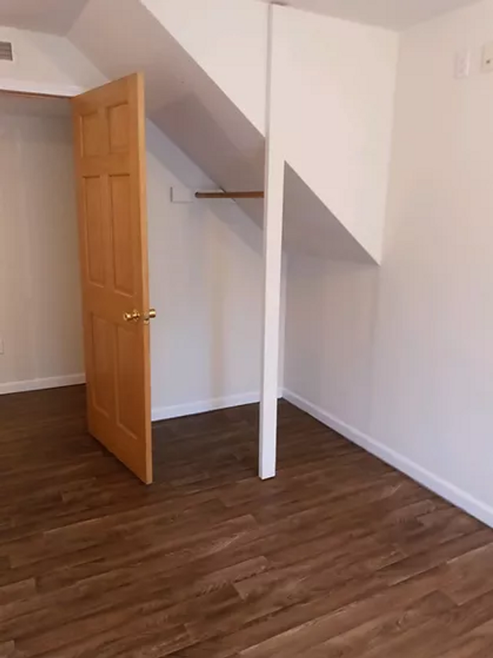 1226-1230 W Kirkwood Avenue - Photo 2 of 10