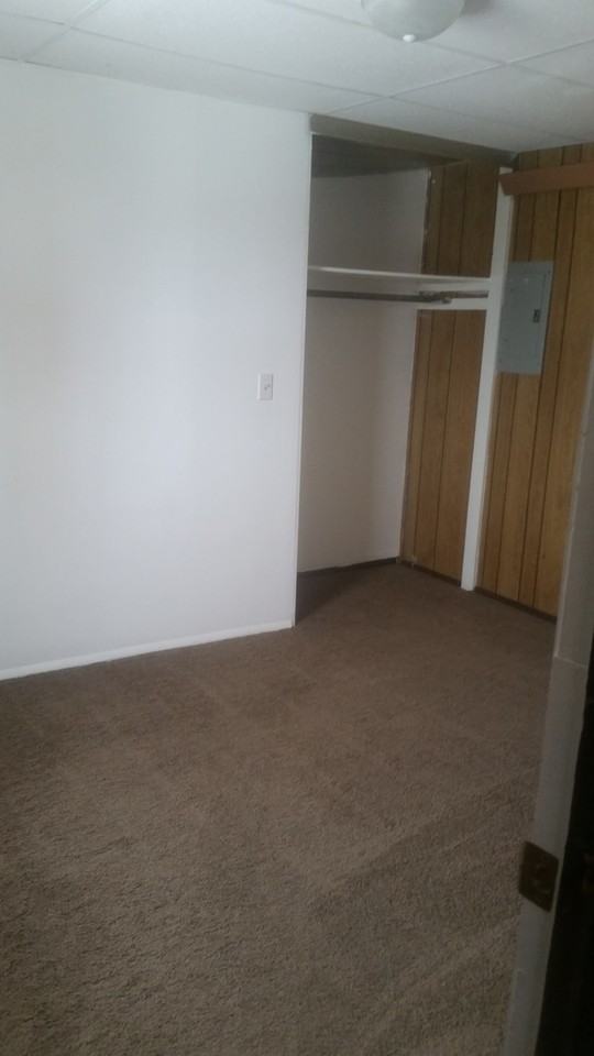 222 Adams Ave - Photo 5 of 11