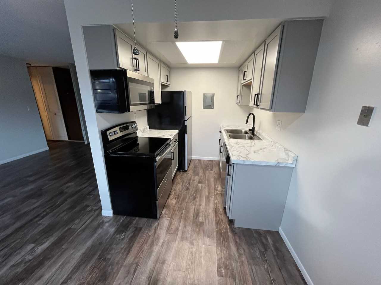 1410 Acre St - Photo 2 of 21