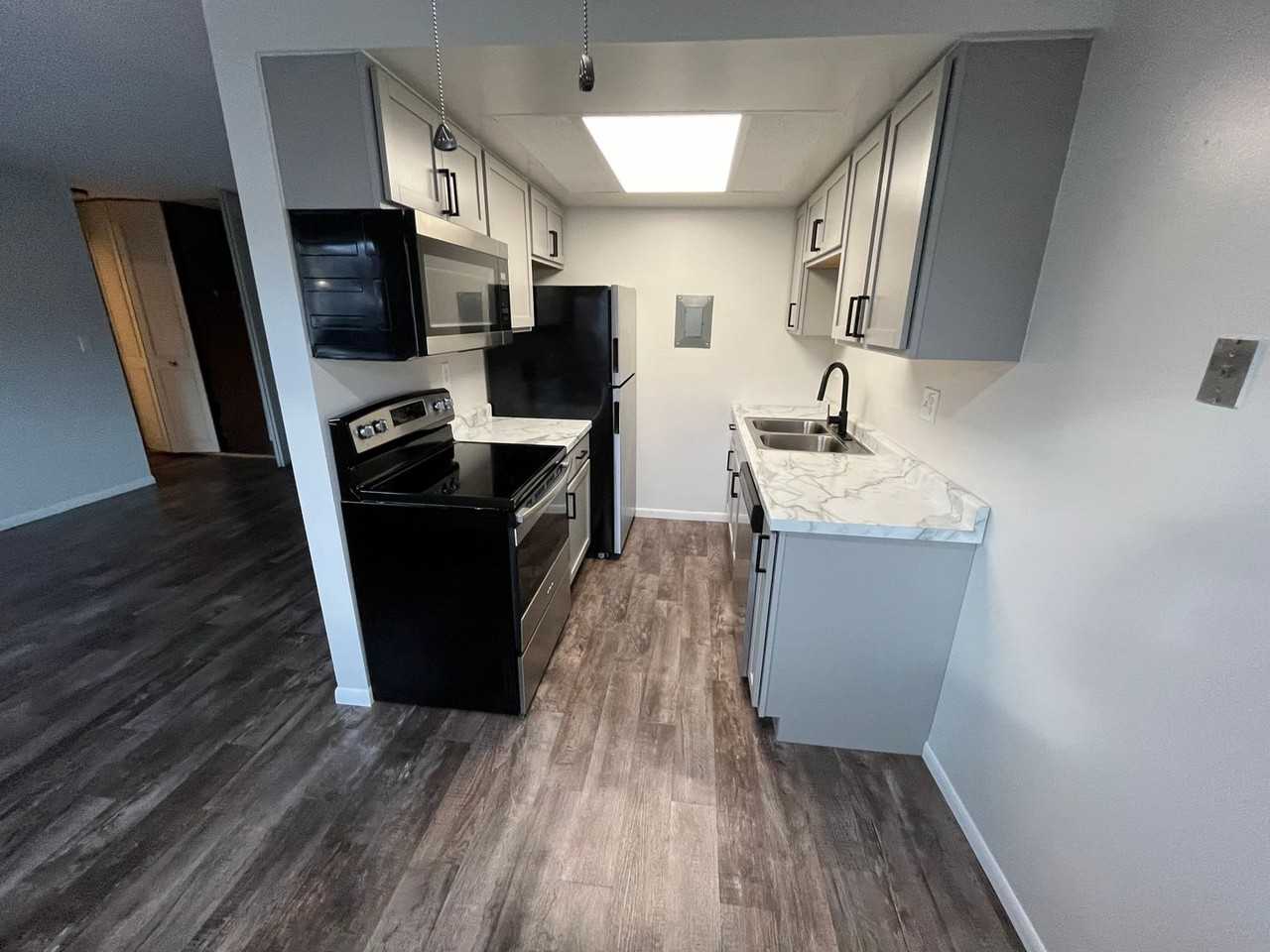 1410 Acre St - Photo 4 of 21