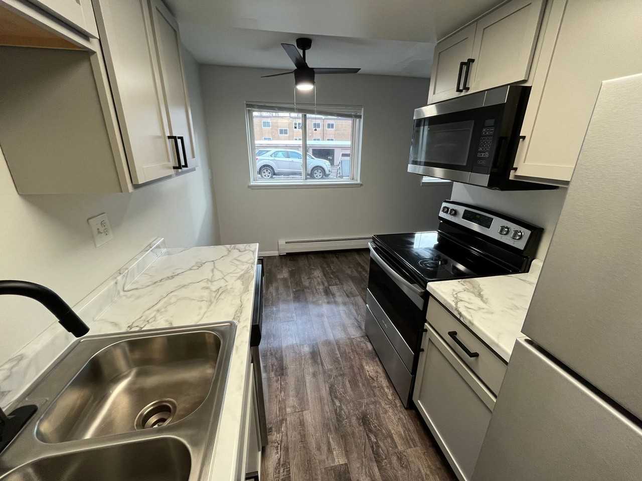 1410 Acre St - Photo 5 of 21