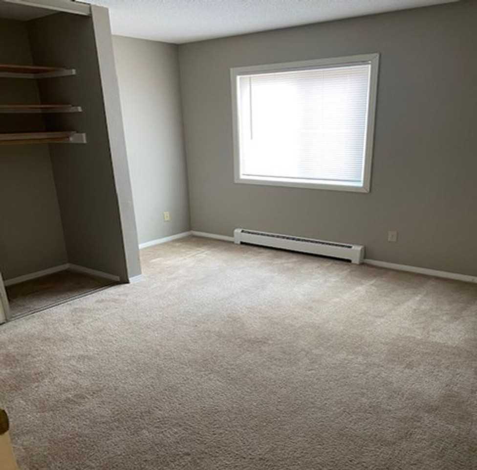 761 E Anamosa St - Photo 2 of 32