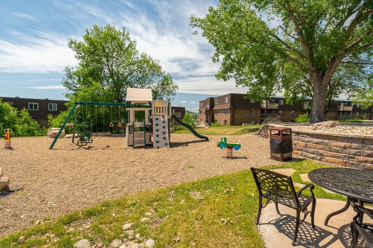 761 E Anamosa St - Photo 5 of 32