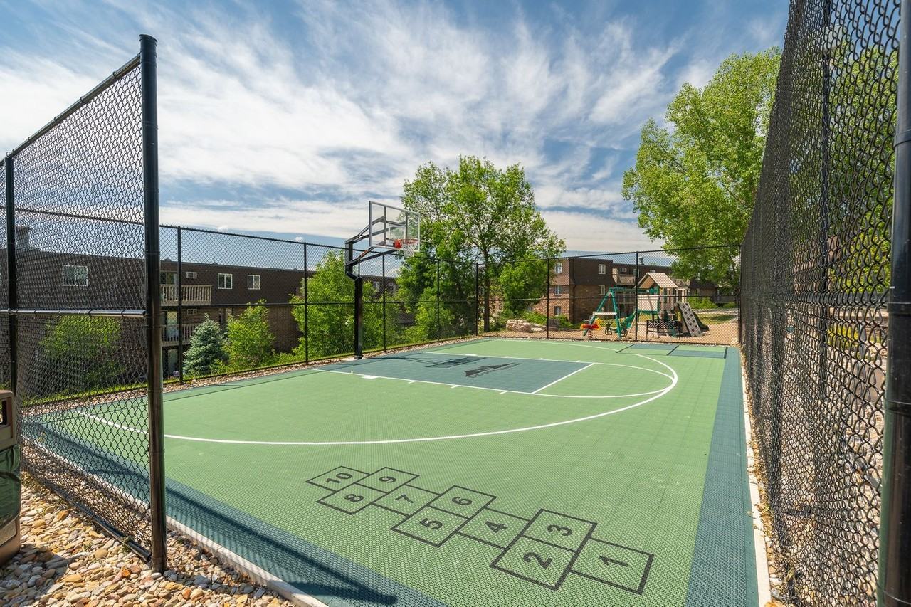 761 E Anamosa St - Photo 6 of 32