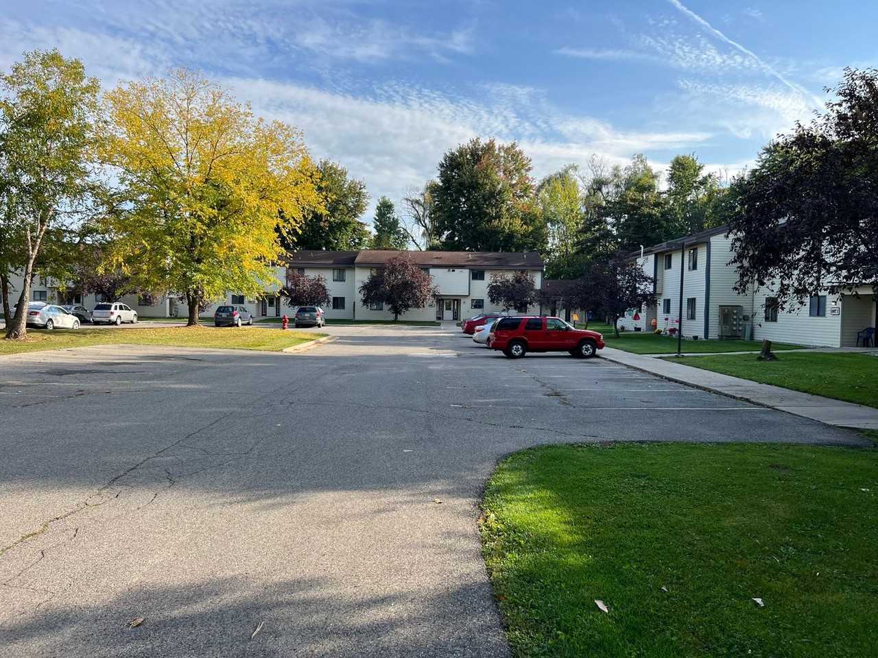 Hudson II Apartments - Photo 3 of 31