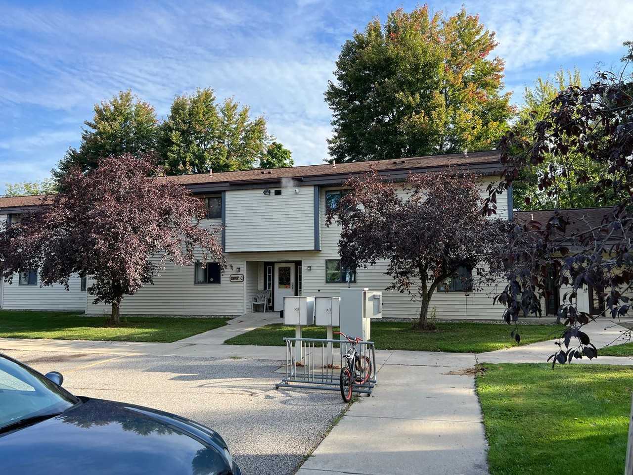 Hudson II Apartments - Photo 5 of 31