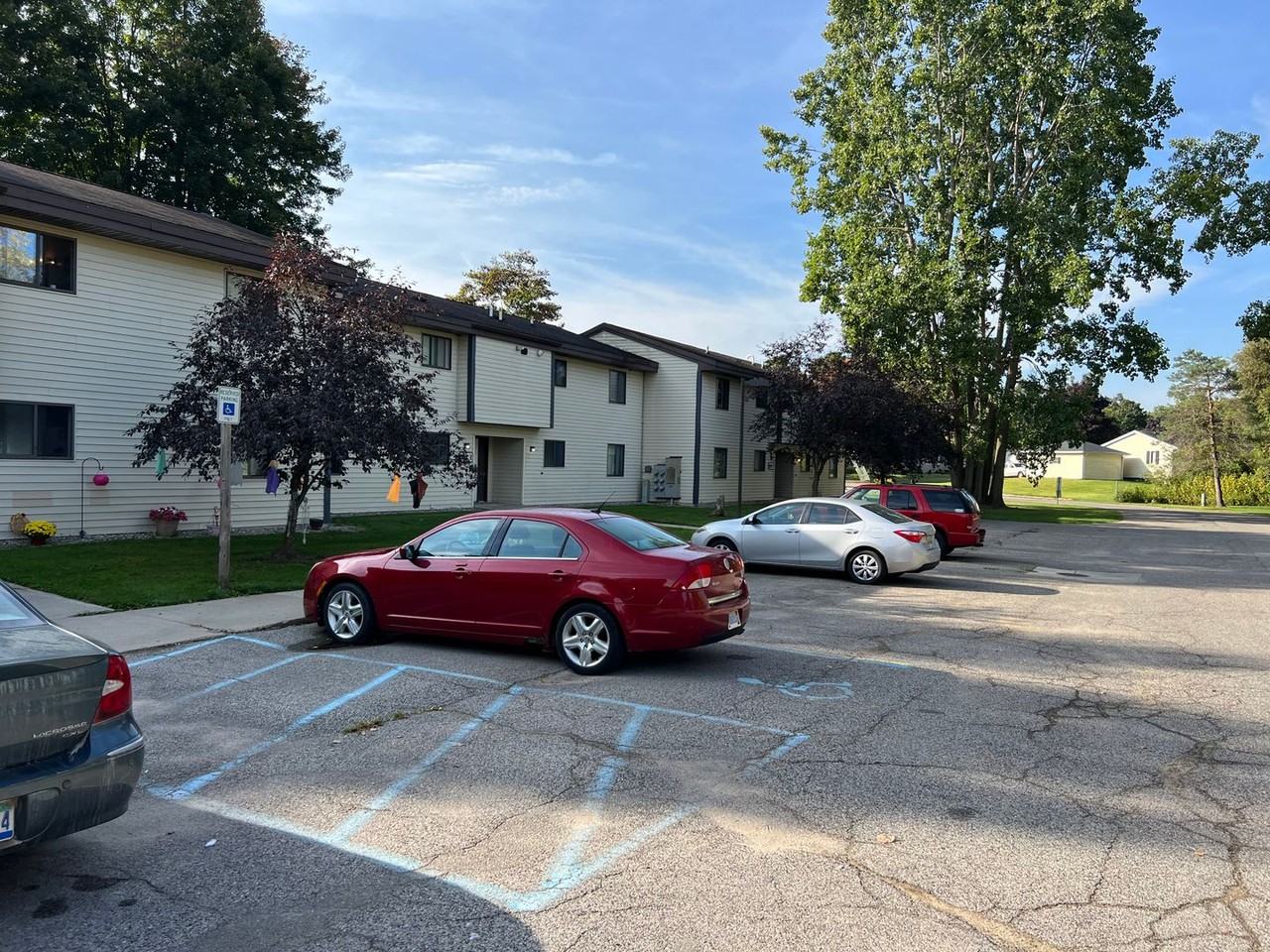 Hudson II Apartments - Photo 7 of 31