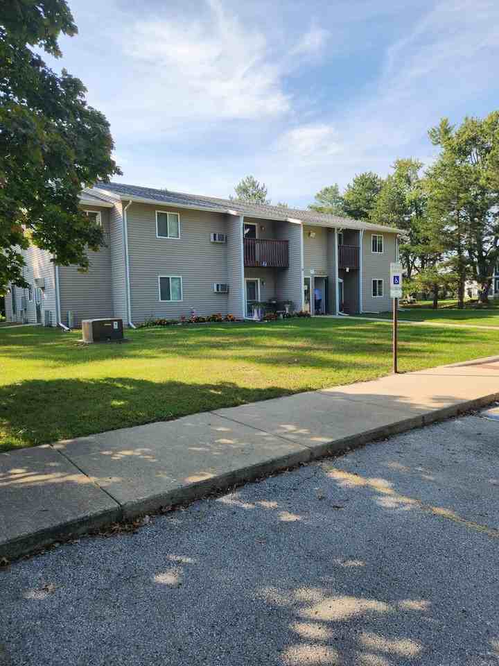 Petersburg Apartments - Photo 5 of 47