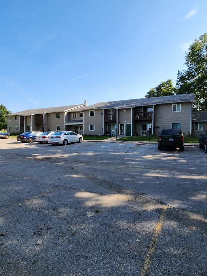 Petersburg Apartments - Photo 6 of 47