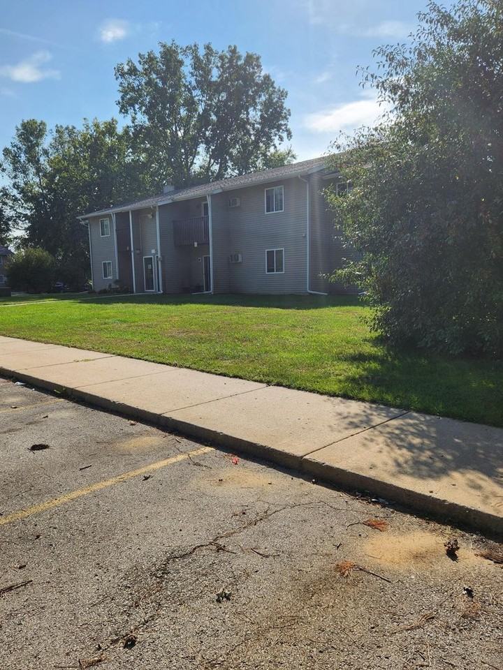 Petersburg Apartments - Photo 4 of 46