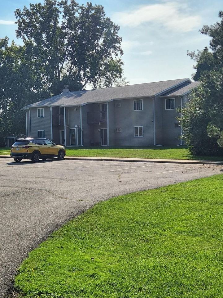 Petersburg Apartments - Photo 5 of 46