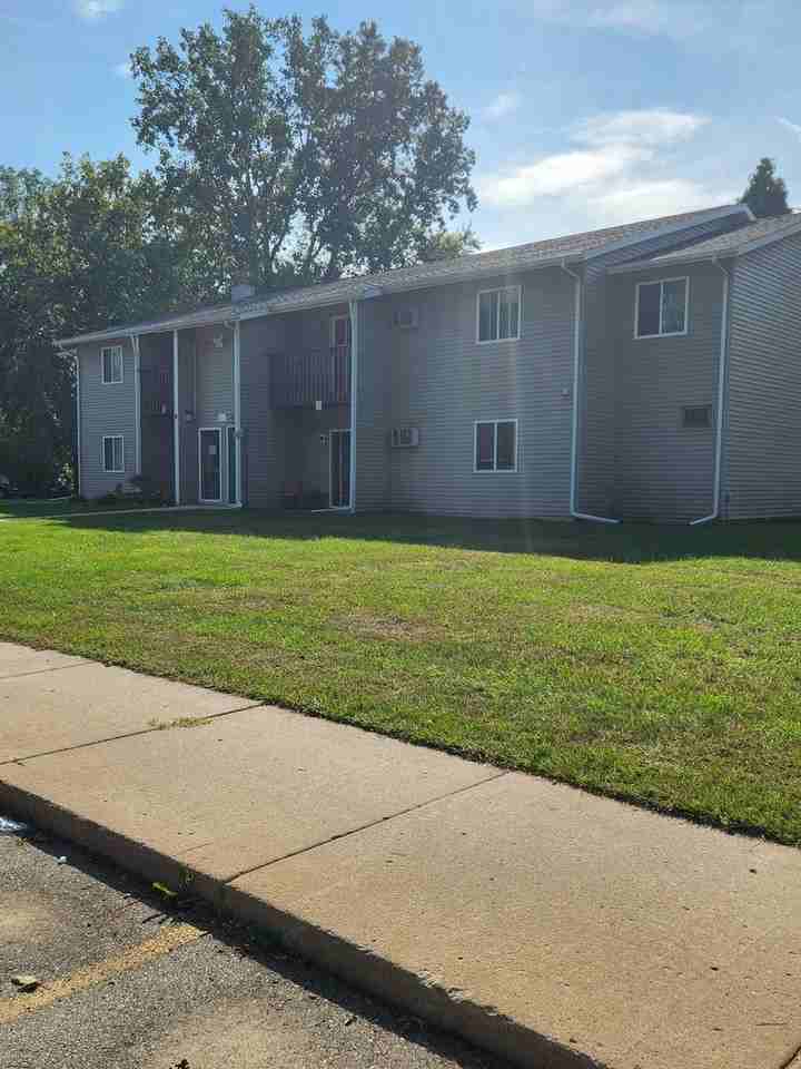 Petersburg Apartments - Photo 7 of 46