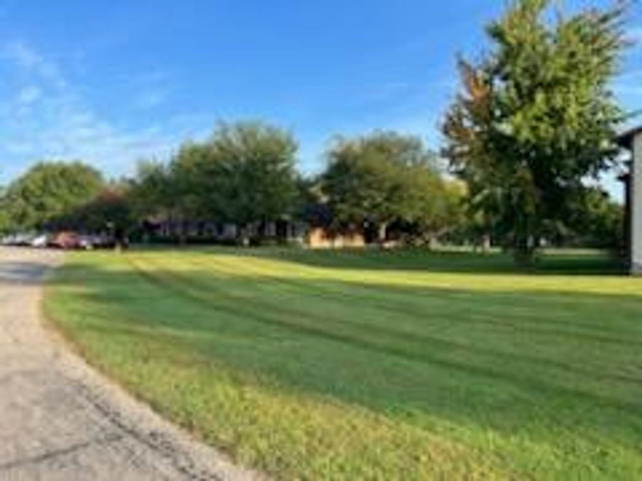 York Hills II Apartments - Photo 2 of 4