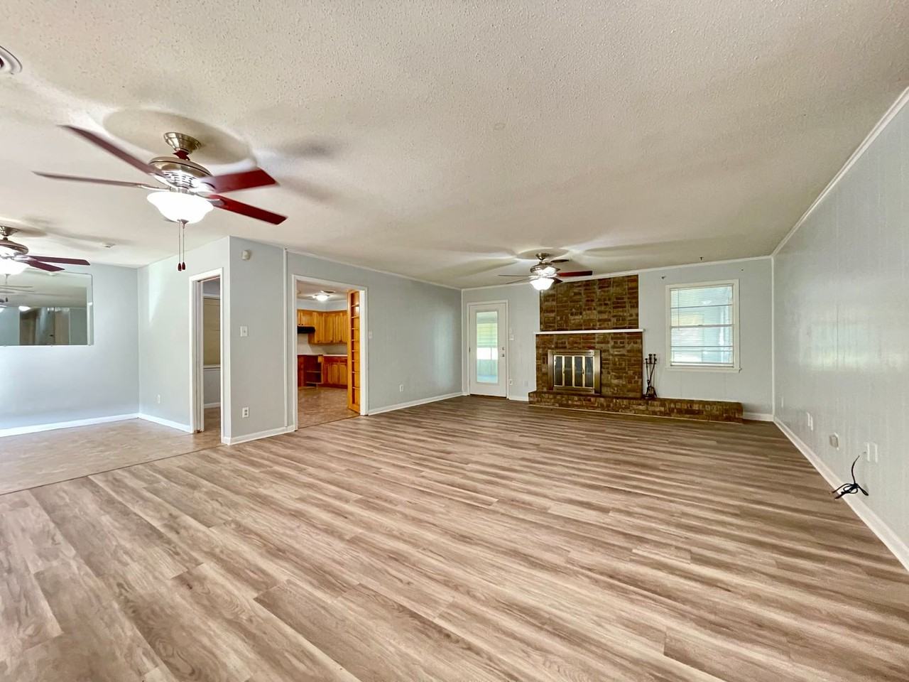 136 Rwe Jones St - Photo 3 of 18