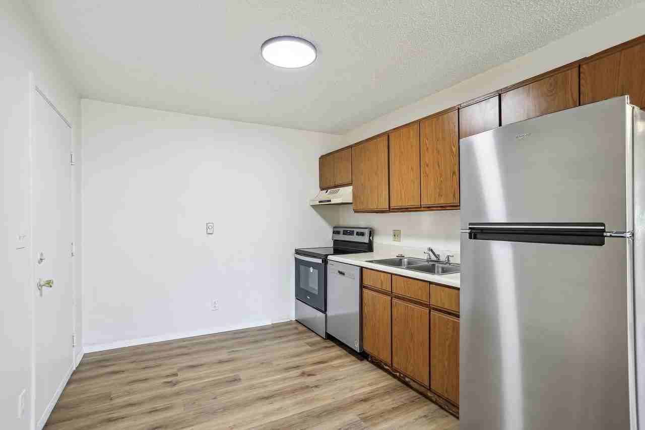 2402HI - Photo 3 of 11