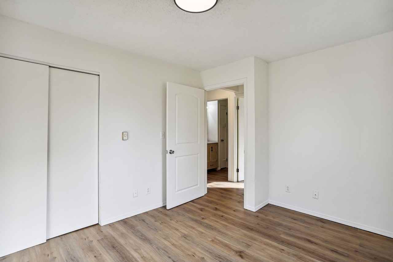 2402HI - Photo 7 of 11