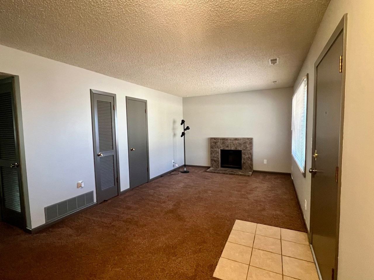 1817 Knox St - Photo 2 of 10