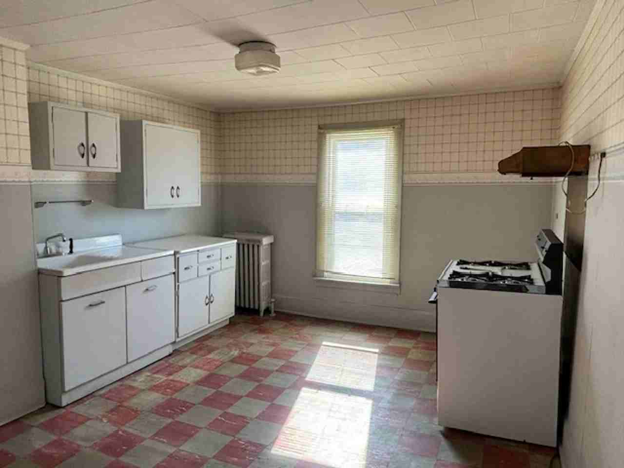 Rosa -94 Cooper Avenue - Photo 3 of 6