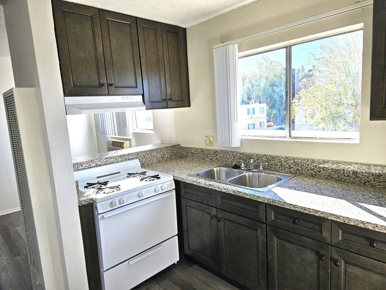 8737 Burnet Ave #17 - Photo 6 of 10