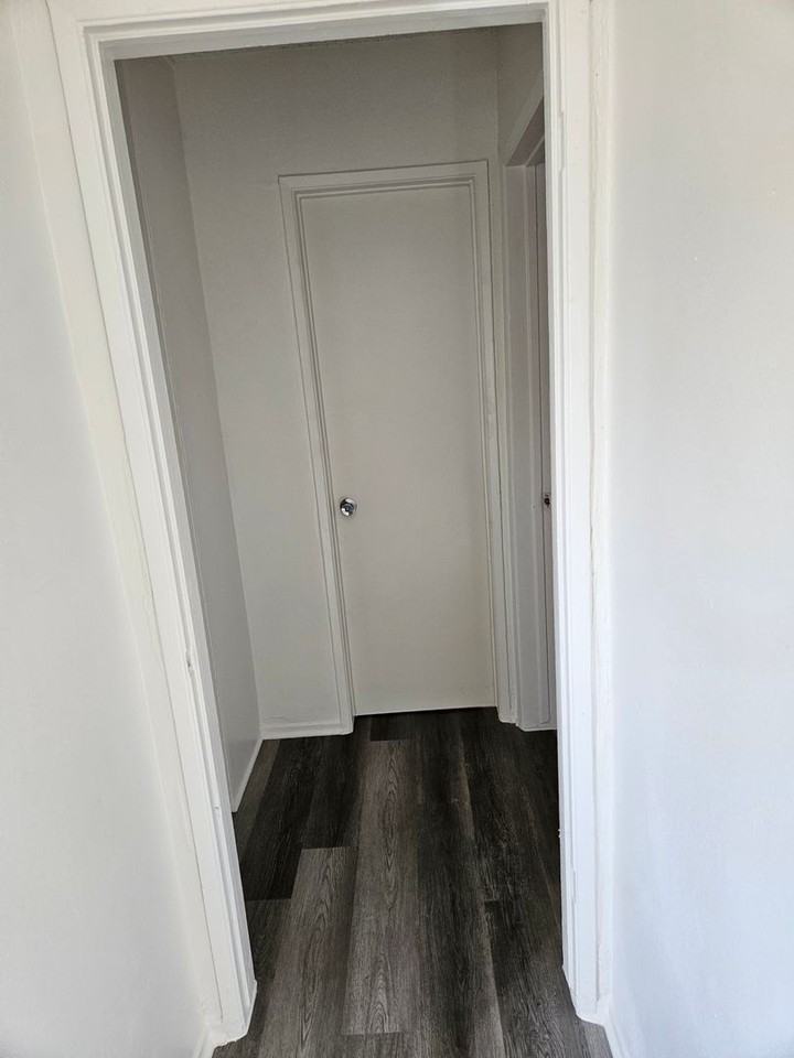 8737 Burnet Ave #17 - Photo 7 of 10