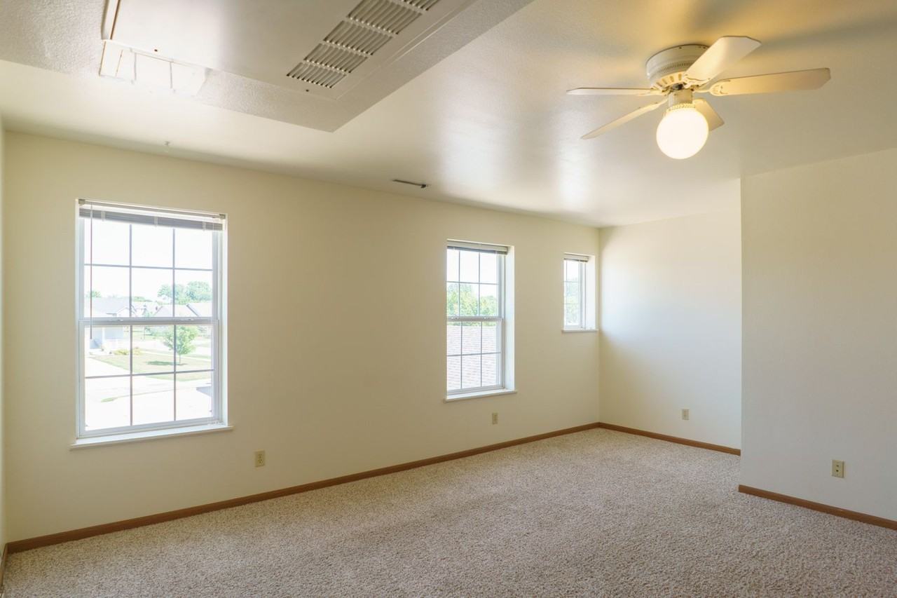 2505 Aspen Rd - Photo 5 of 17