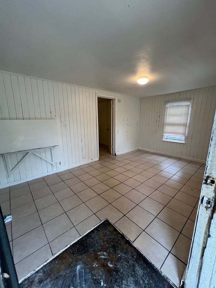 2745 9th St E - Photo 3 of 14