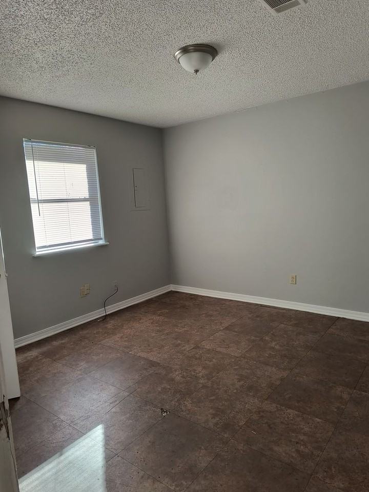 4310-4312 W Burnett - Photo 2 of 6