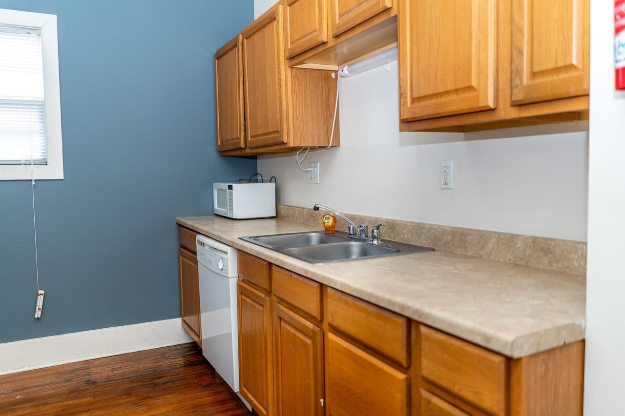 1105 Hamilton Way - Photo 7 of 31