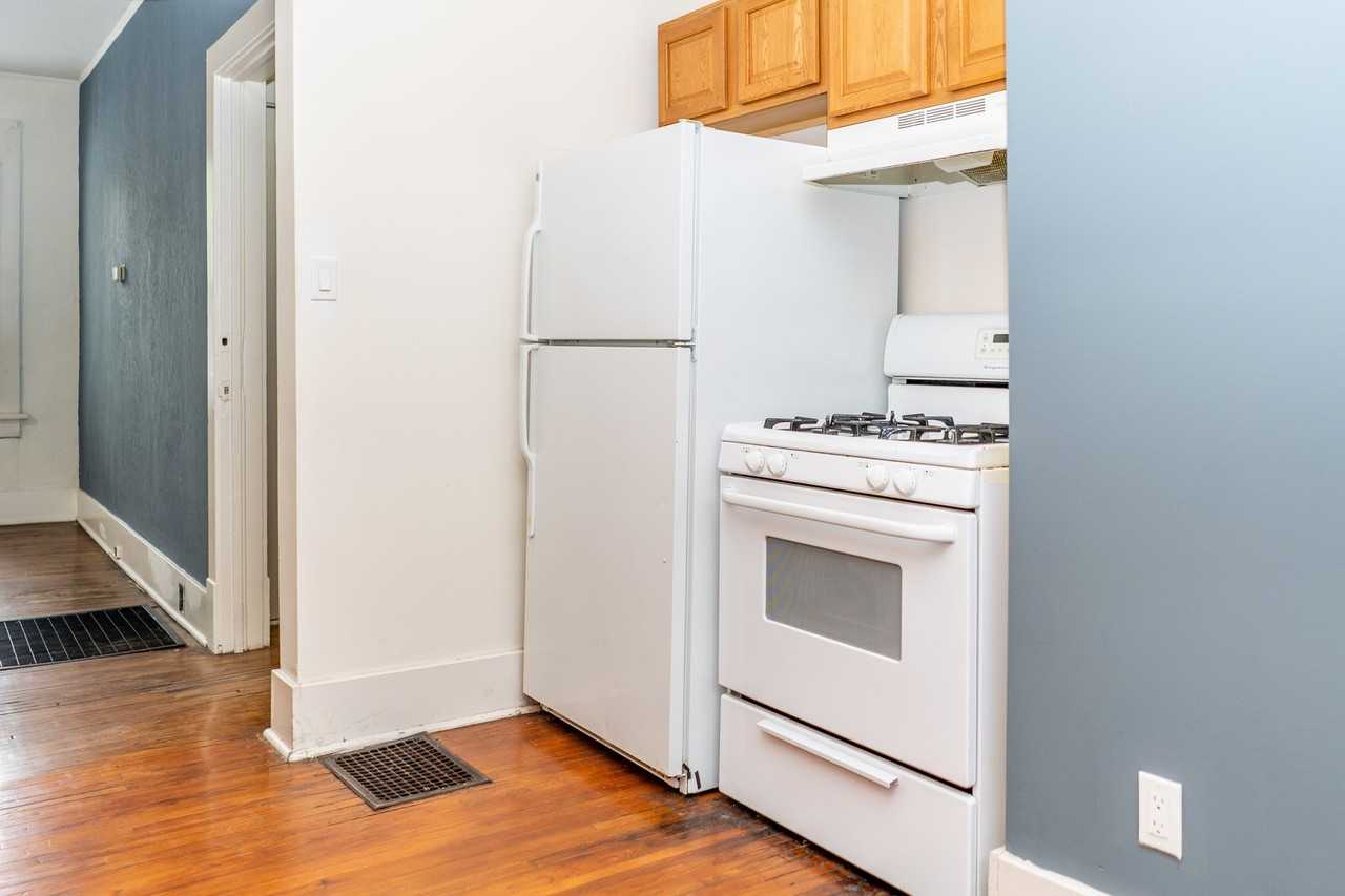 1105 Hamilton Way - Photo 2 of 31