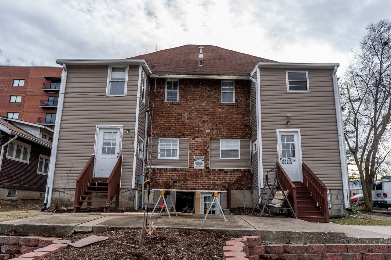 1107-1109 E Walnut - Photo 7 of 22