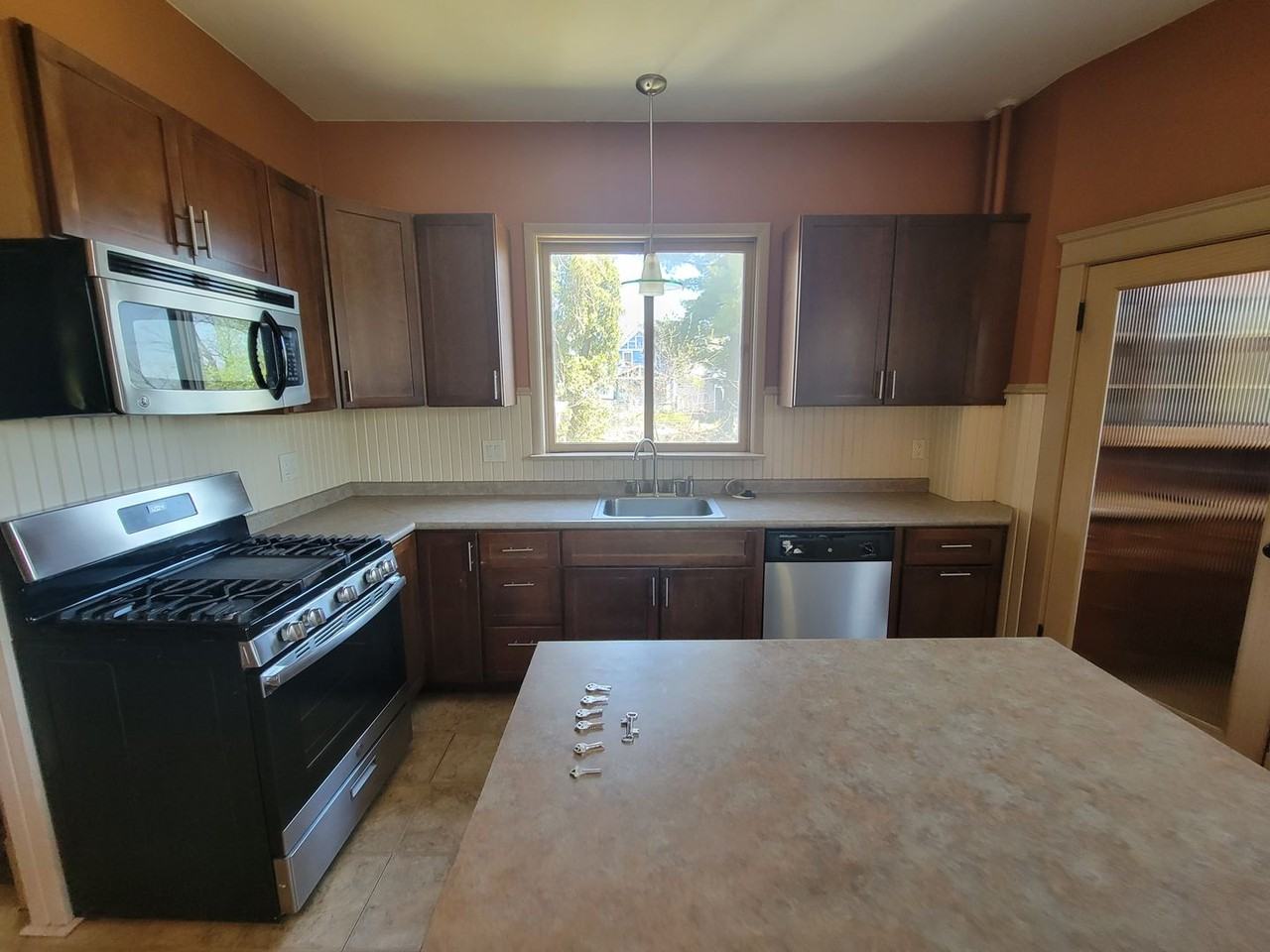 624 E 6th St - Photo 5 of 30