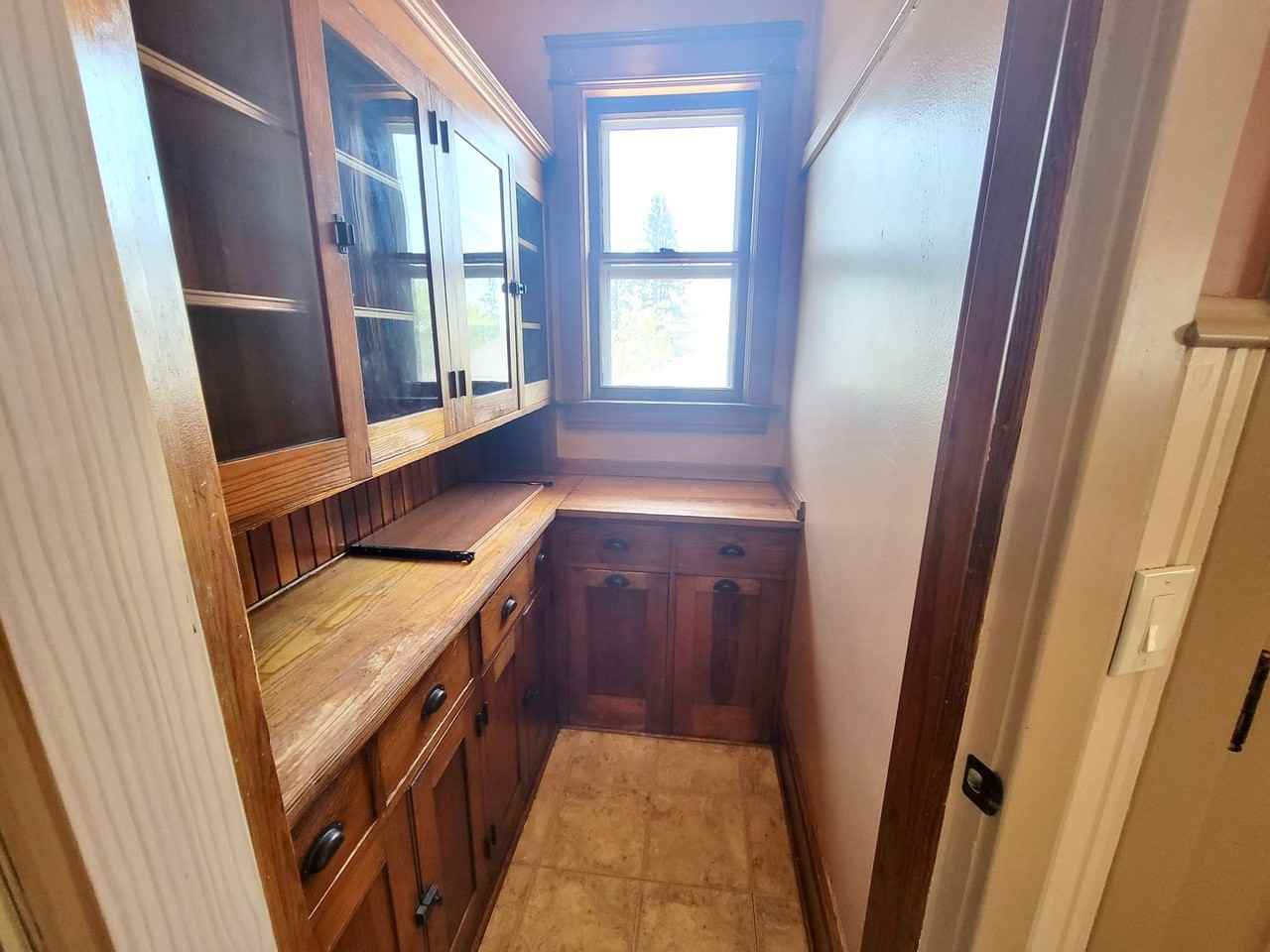 624 E 6th St - Photo 6 of 30