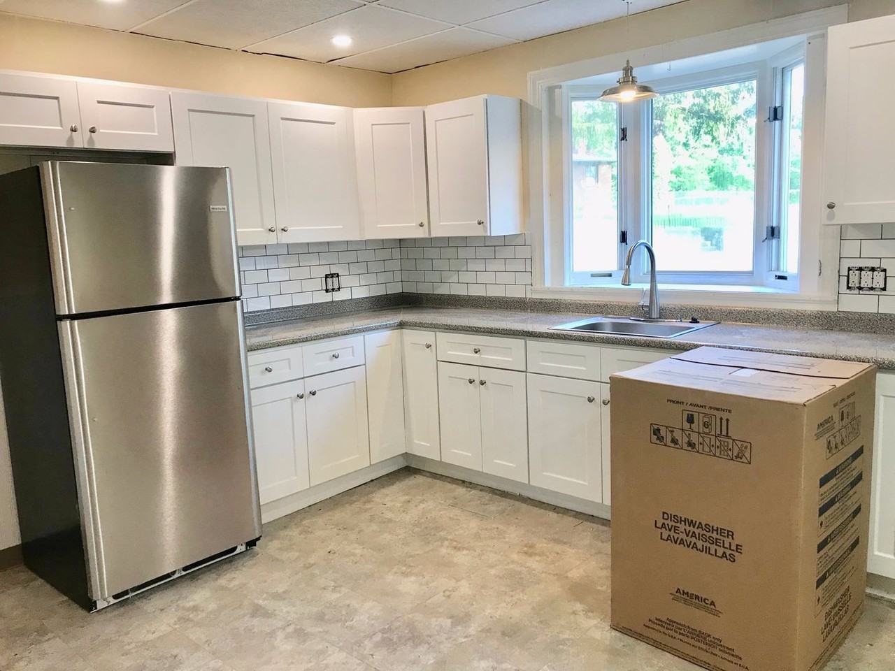 12 Silver Street - Blue Pod - Photo 2 of 14