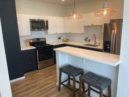 featured image of 1033 W 5th St