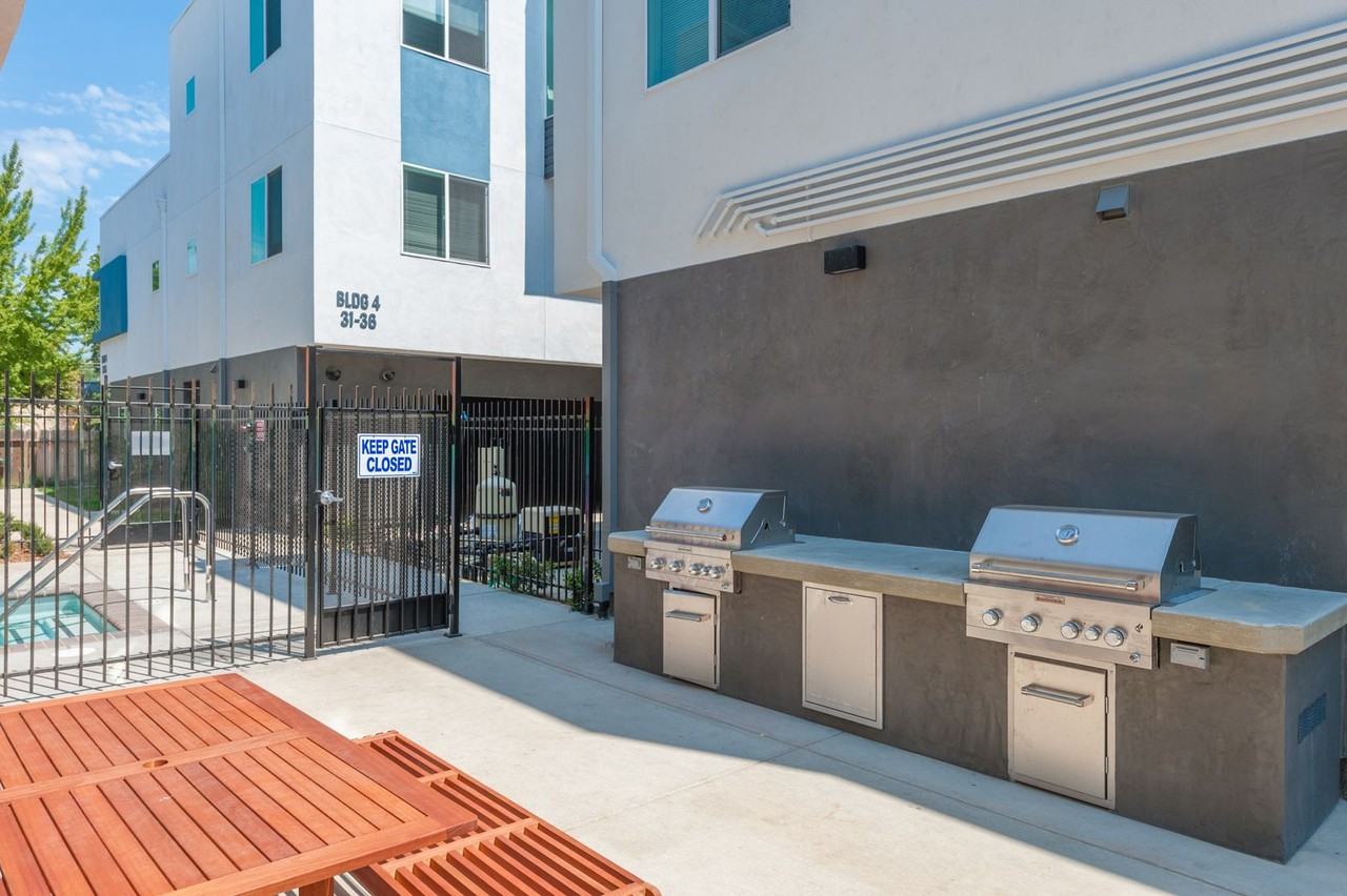 The URBAN - Photo 2 of 50