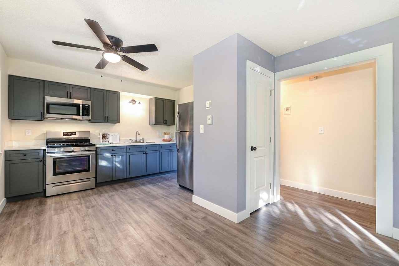 Sierra Court Apartments - Photo 6 of 7
