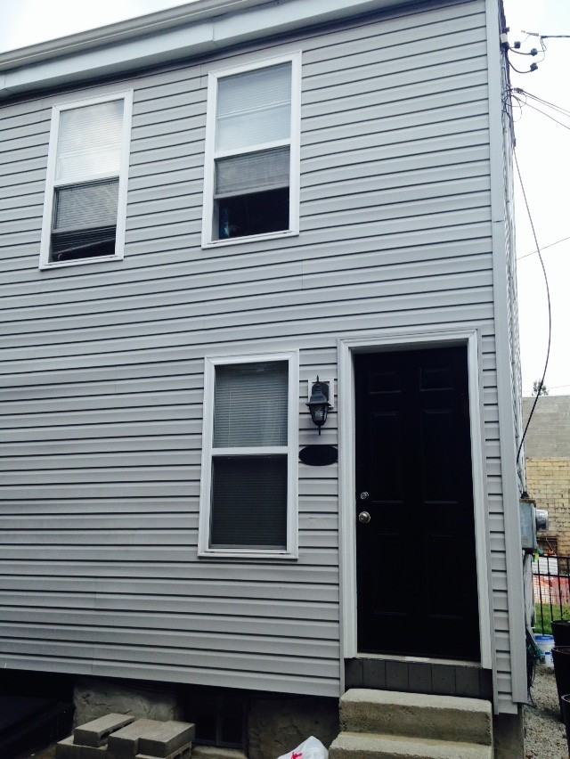 *** Apartments in the Southside *One Block to E. Carson * Modern Renovations * Pet Friendly * Available Now *** - Photo 7 of 26