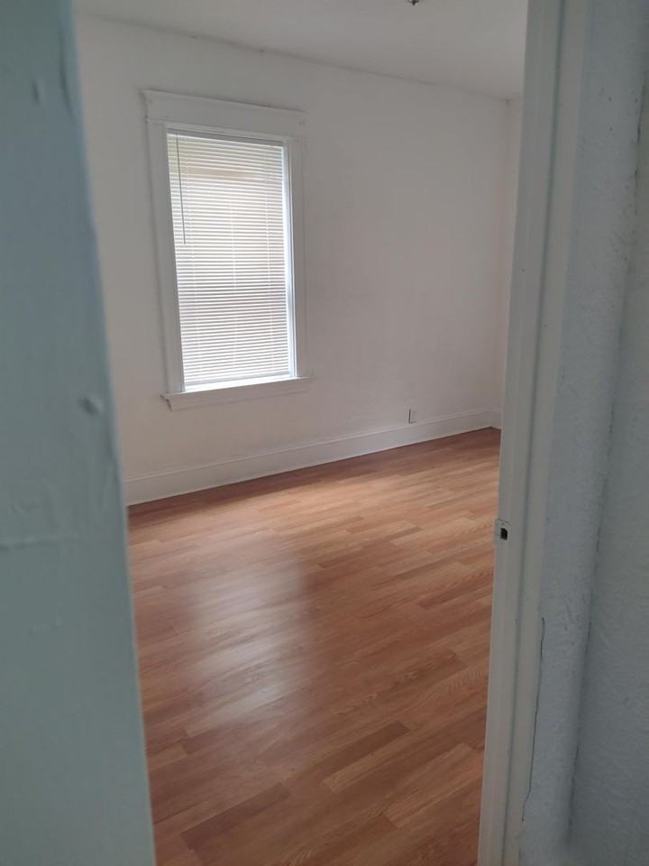 4133 West Kossuth Avenue - Photo 3 of 7