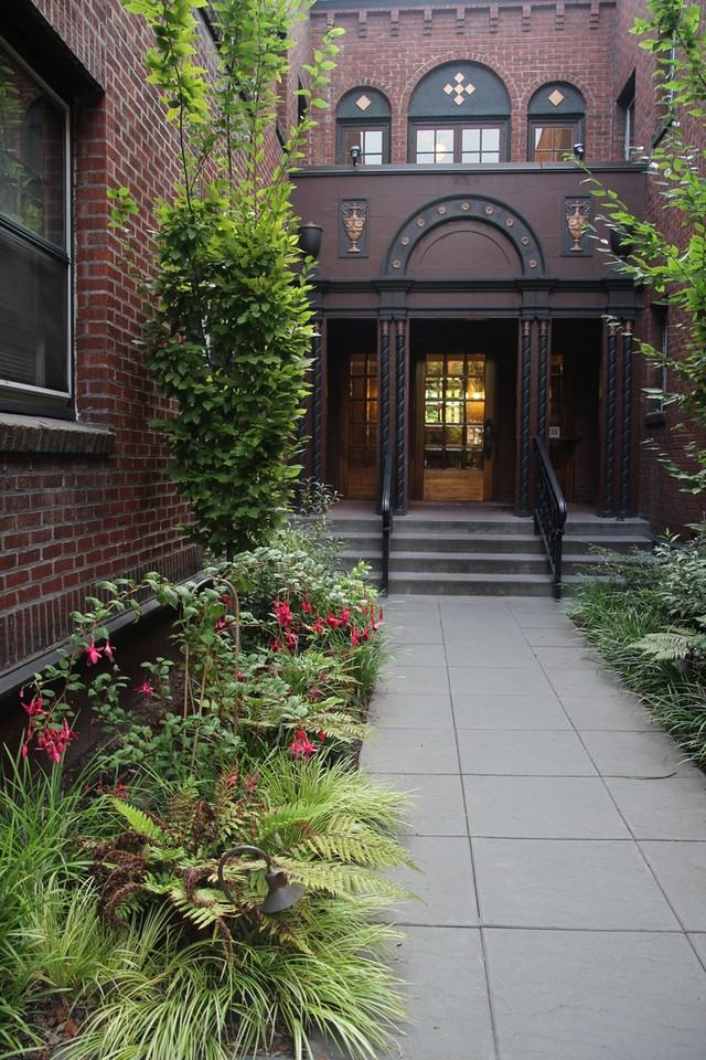 ESTELLE COURT APARTMENTS (MCM10) - Photo 2 of 13