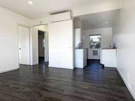 LB1071 - Photo 1 of 1
