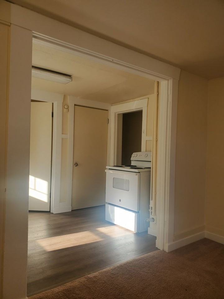 ES: 632 N State - Photo 5 of 32