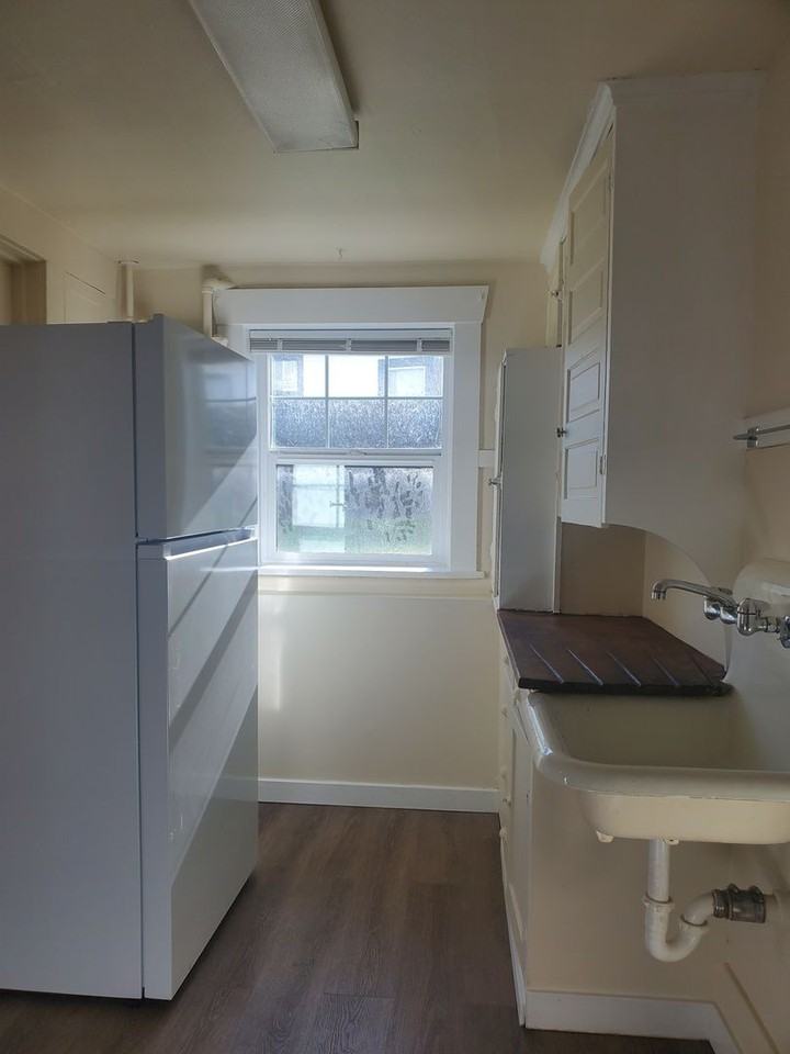 ES: 632 N State - Photo 7 of 32