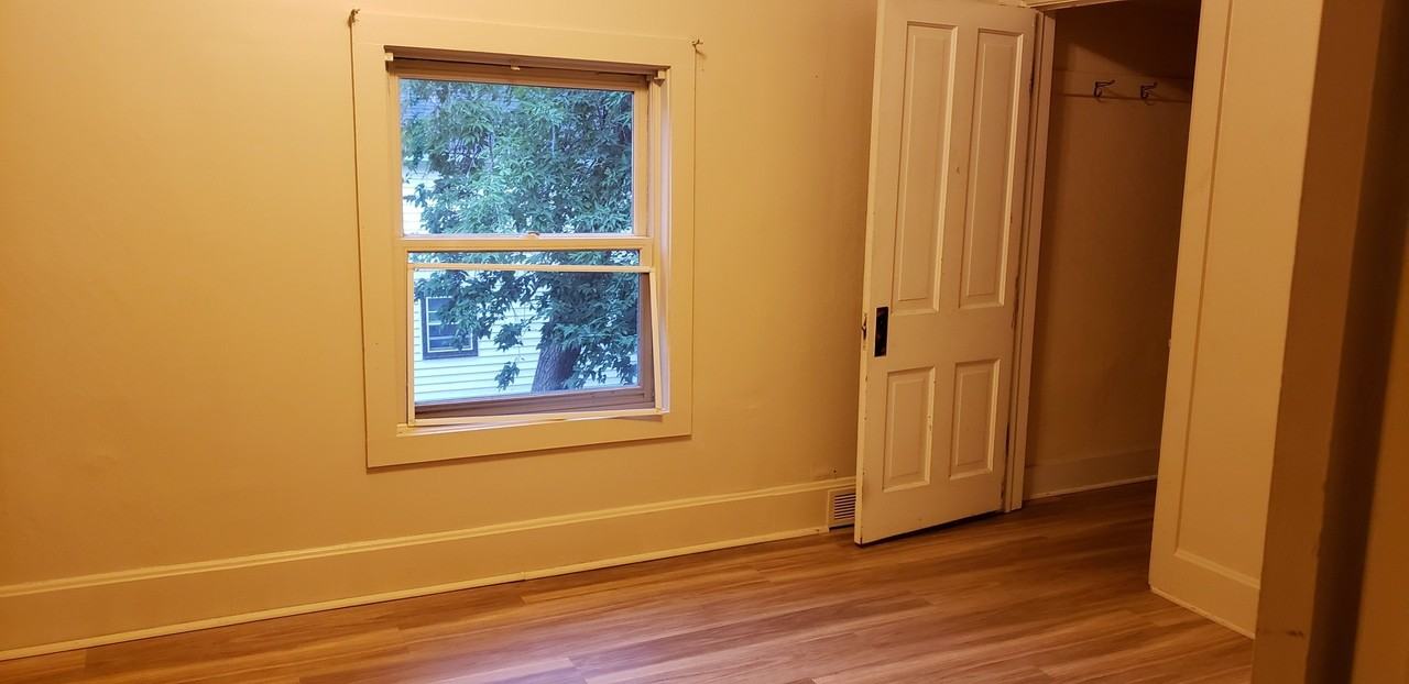 724 Jackson St - Photo 3 of 12