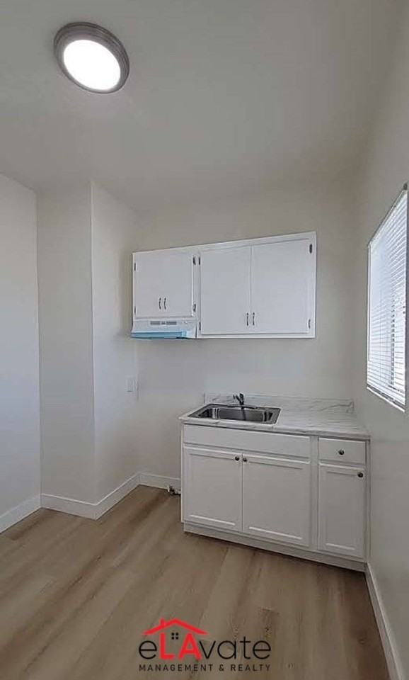 1046 W Martin Luther King Jr Blvd. - Photo 4 of 11