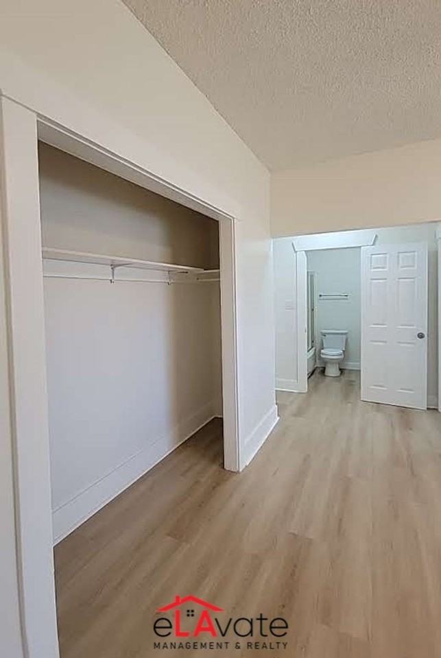 1046 W Martin Luther King Jr Blvd. - Photo 6 of 11