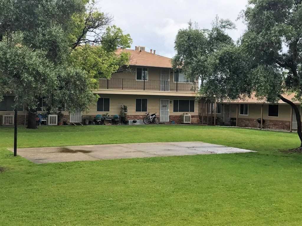 2240 Del Oro Ave - Photo 2 of 2