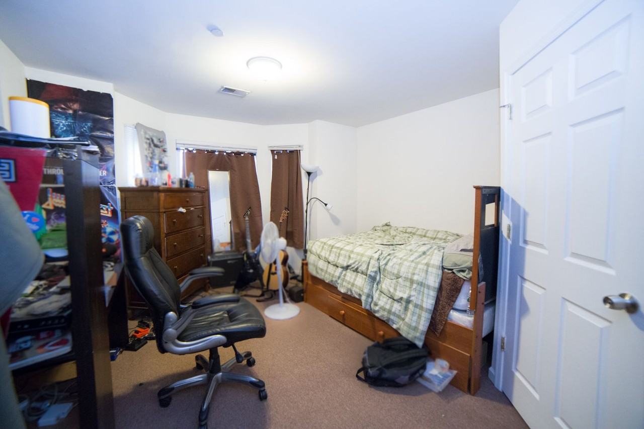 Newly Renovated Temple Apartment - Photo 2 of 32