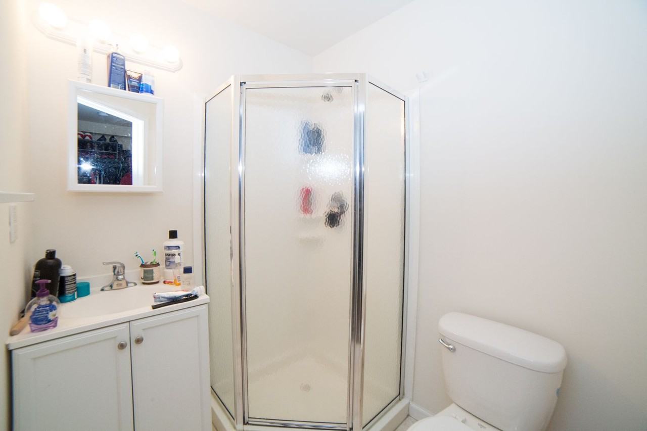 Newly Renovated Temple Apartment - Photo 5 of 32