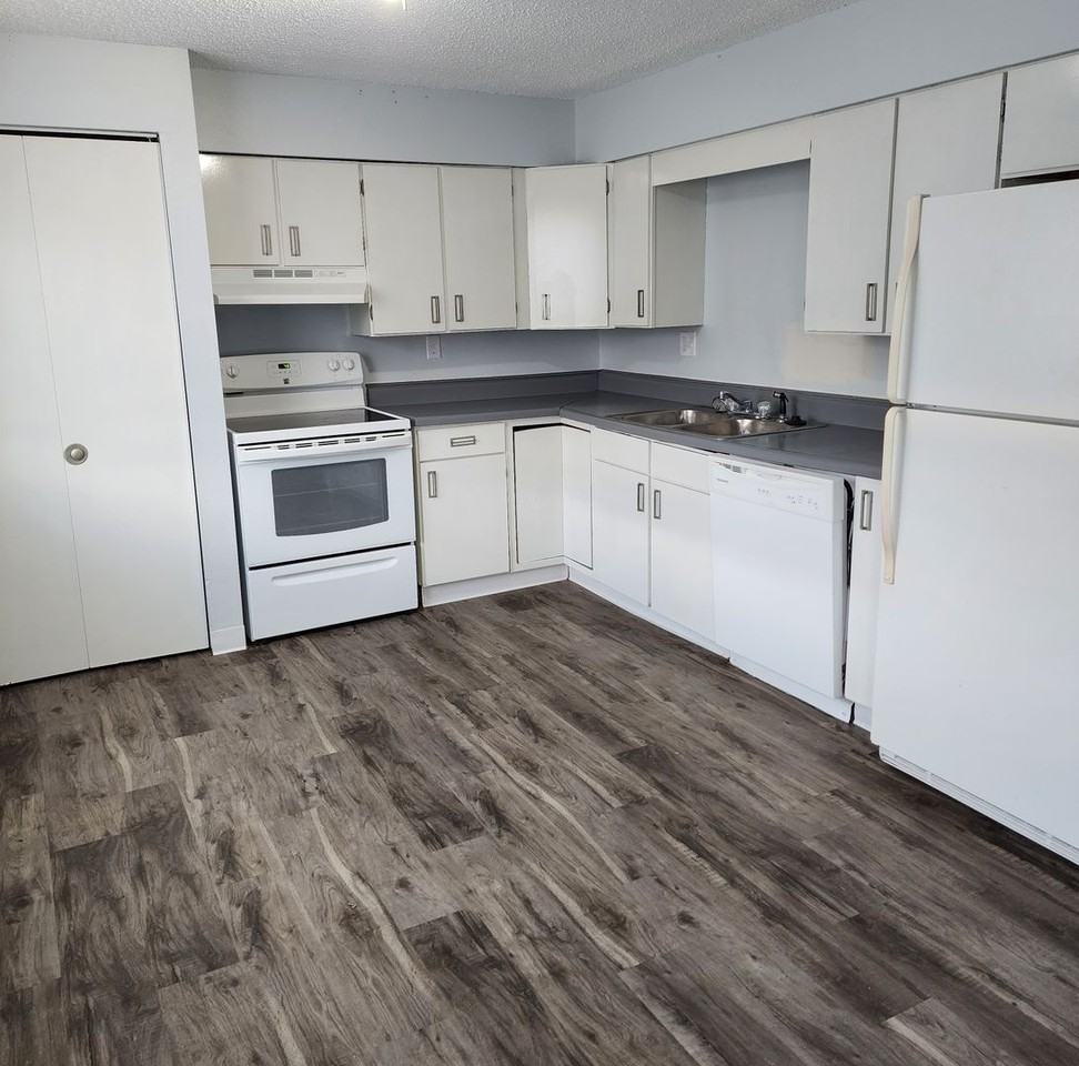 3235-3265 8th St - Photo 3 of 8